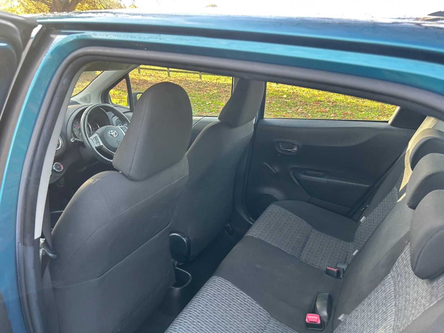 Used Toyota Yaris 2013 for sale - 76572402: Photo 27