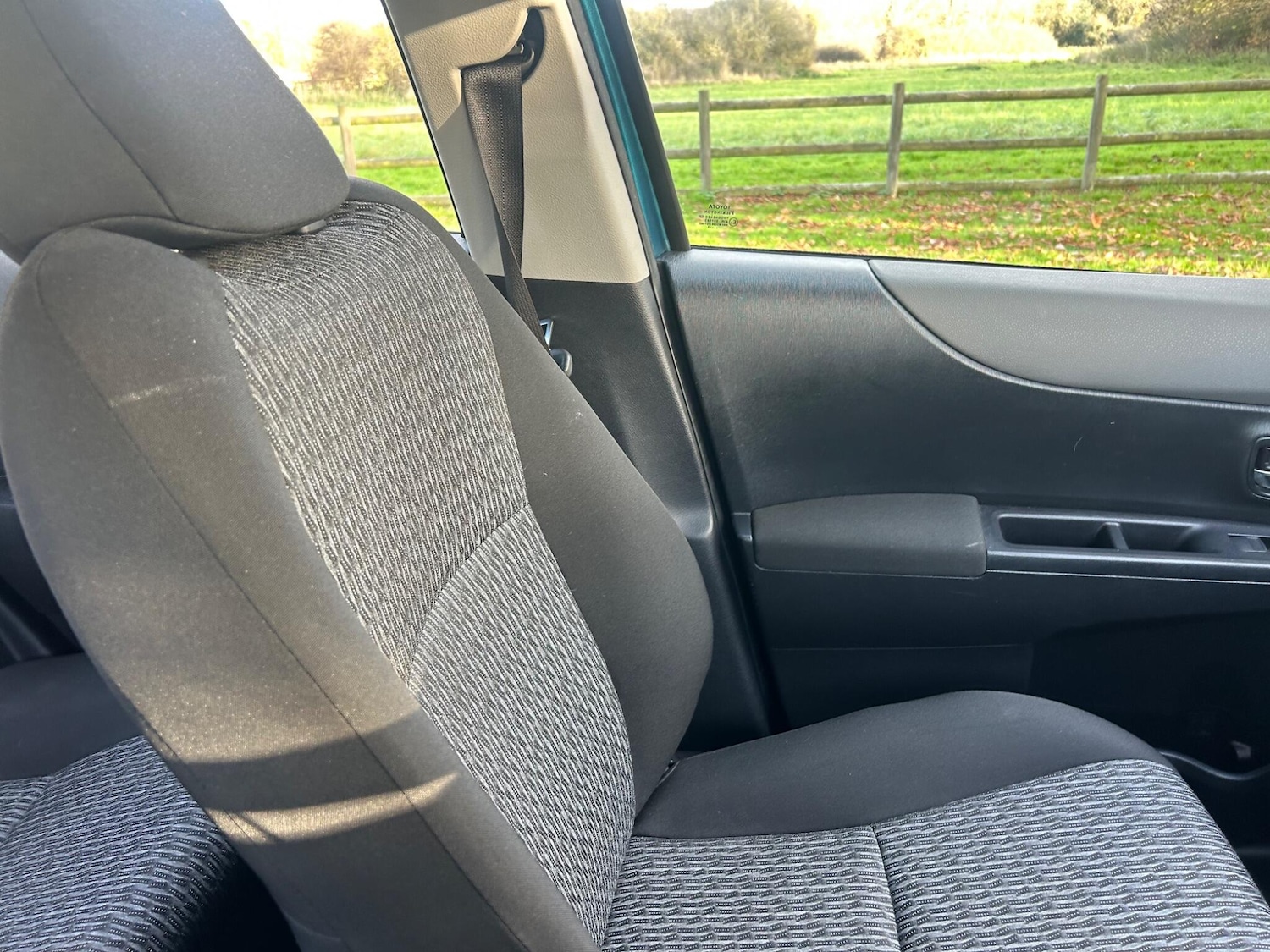 Used Toyota Yaris 2013 for sale - 76572402: Photo 28