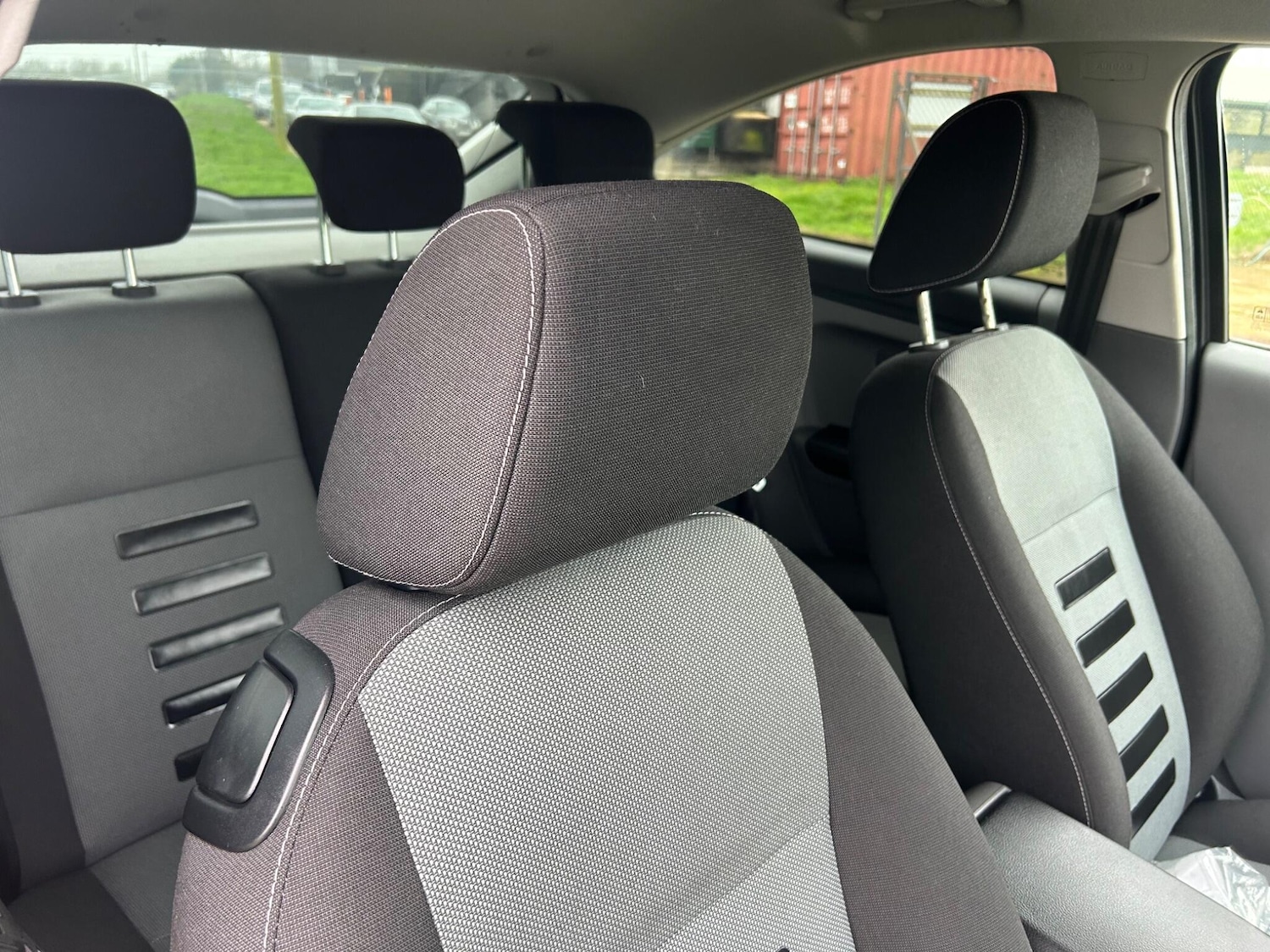 Used Ford Focus 2010 for sale - 77808546: Photo 2