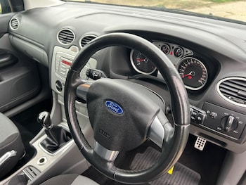 Used Ford Focus 2010 for sale - 77808546: Photo