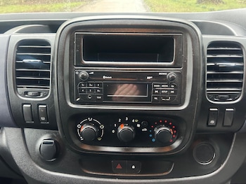 Used Vauxhall Vivaro 2016 for sale - 77424890: Photo