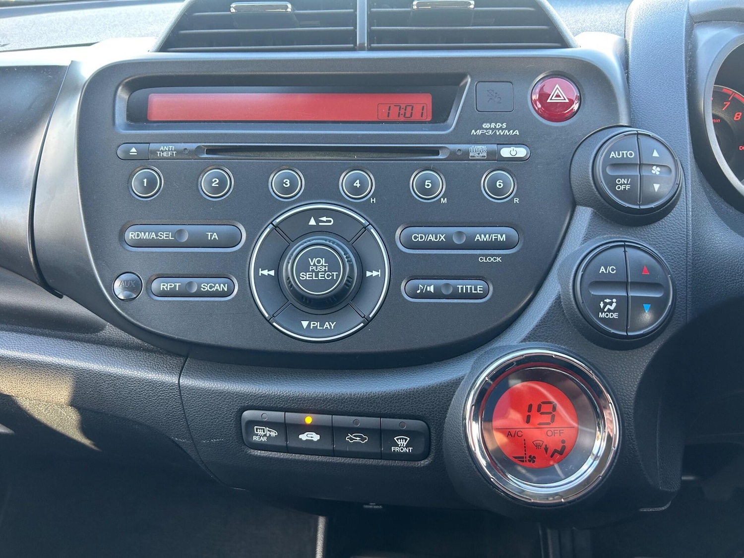 Used Honda Jazz 2014 for sale - 76898542: Photo 29