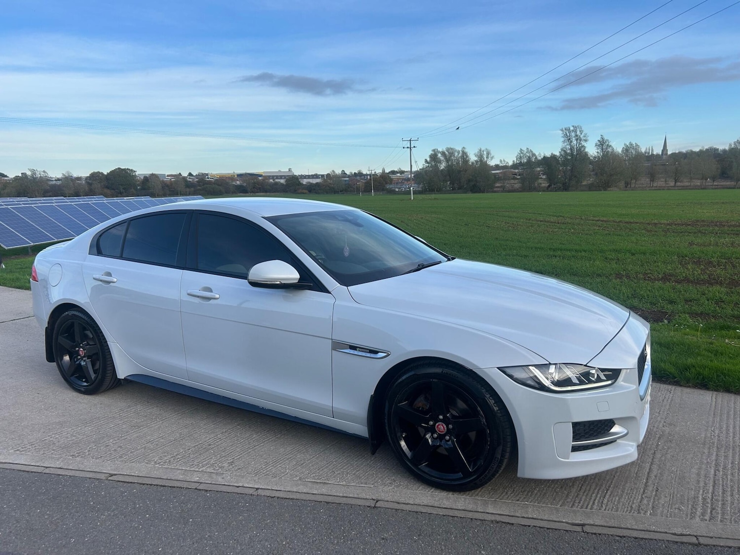 Used Jaguar XE 2016 for sale - 76667131: Photo 1