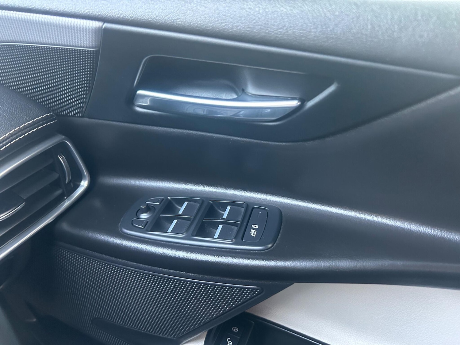 Used Jaguar XE 2016 for sale - 76667131: Photo 21