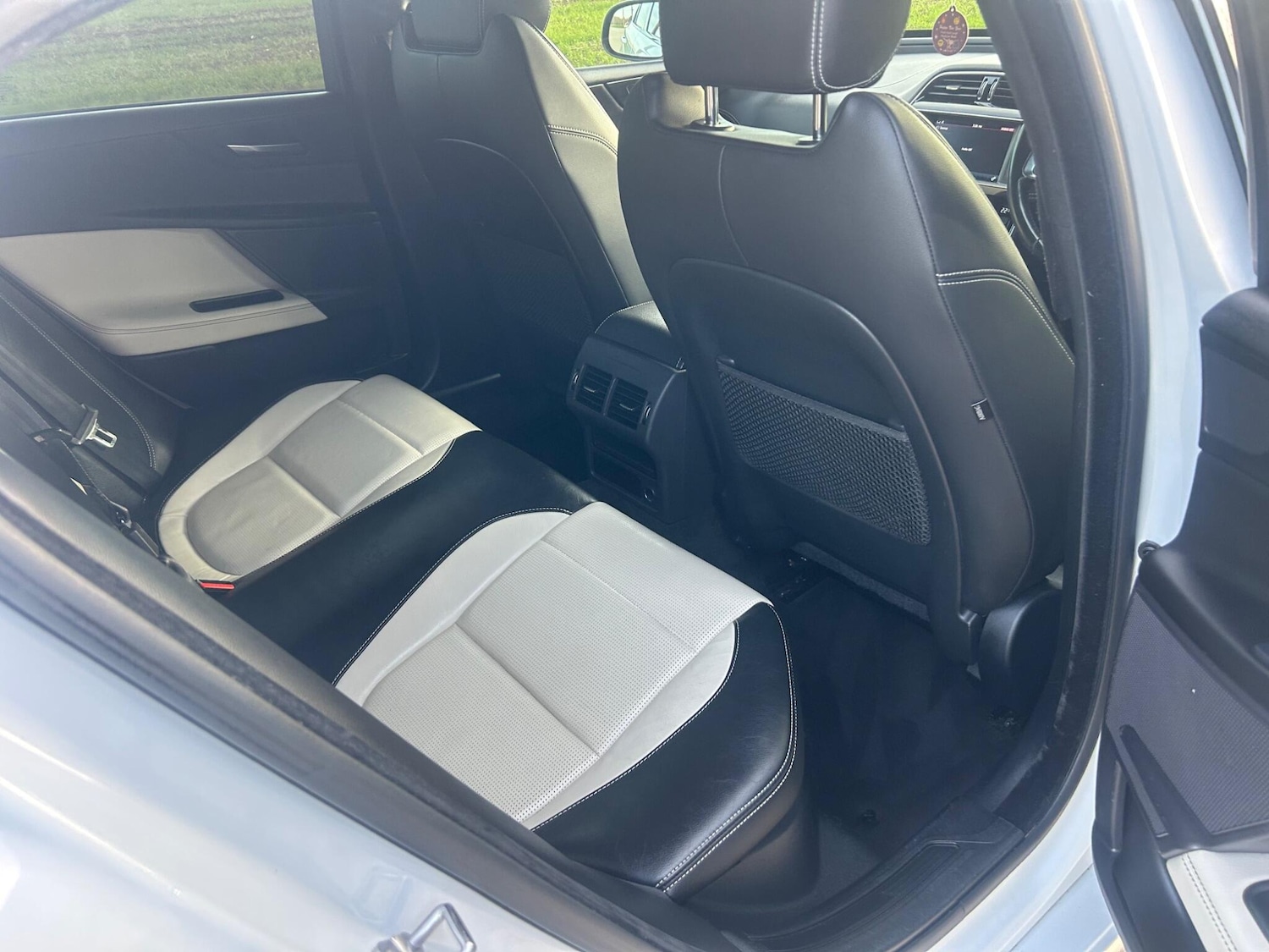 Used Jaguar XE 2016 for sale - 76667131: Photo 6