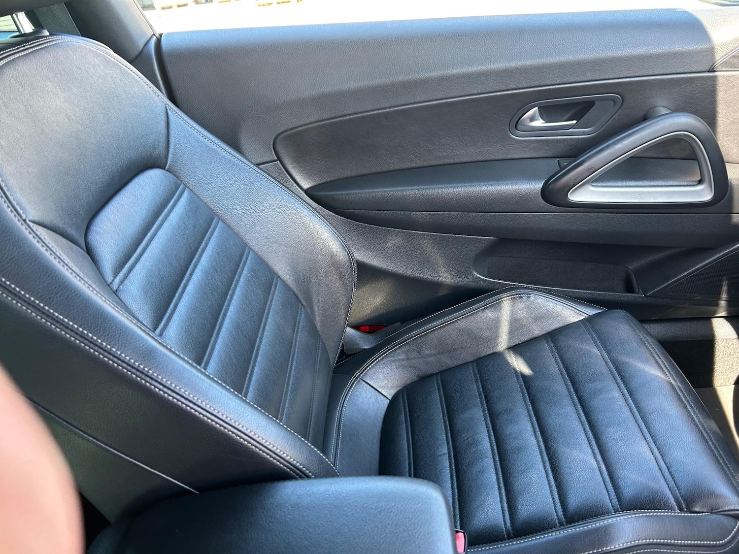 Used Volkswagen Scirocco 2012 for sale - 76667381: Photo 2