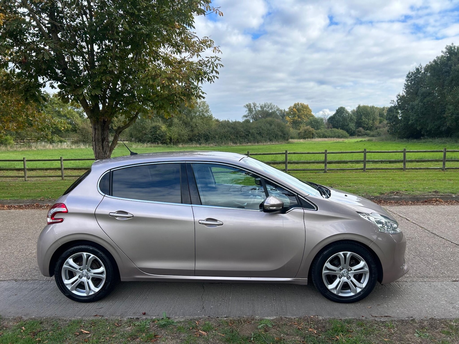 Used Peugeot 208 2013 for sale - 76083745: Photo 23