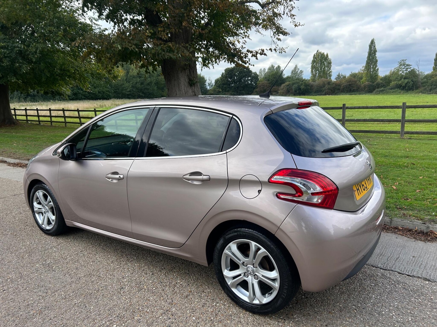 Used Peugeot 208 2013 for sale - 76083745: Photo 25