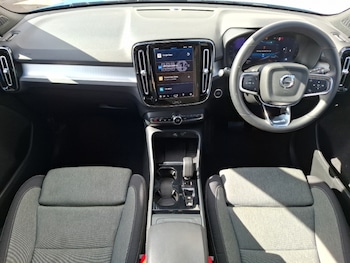 Used Volvo XC40 2023 for sale - 75900575: Photo 2