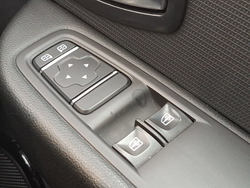 Used Renault Clio 2018 for sale - 76815834: Photo 19