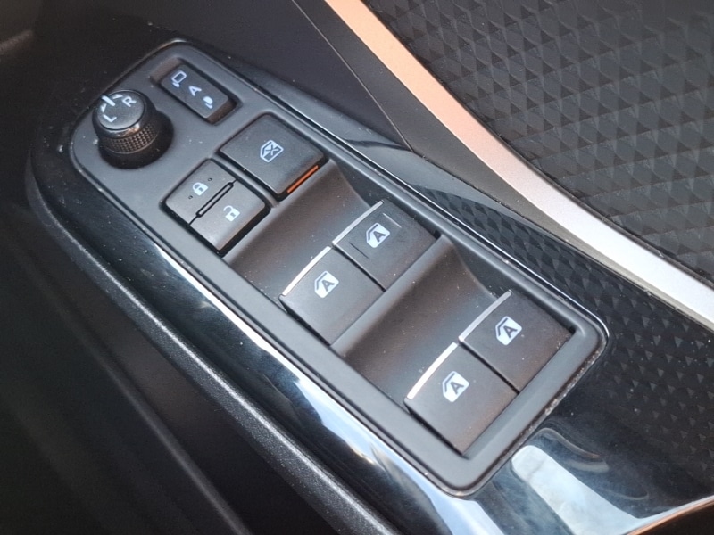 Used Toyota C-HR 2018 for sale - 78178906: Photo 19