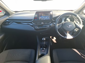 Used Toyota C-HR 2019 for sale - 78490432: Photo