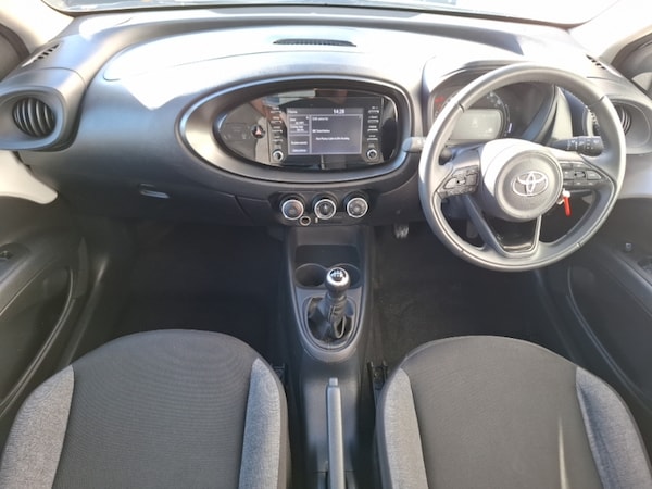 Used Toyota Aygo X 2022 for sale - 76325651: Photo 2