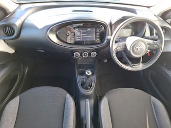 Used Toyota Aygo X 2022 for sale - 76325651: Photo 2