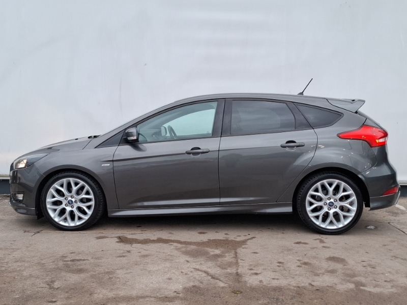 Used Ford Focus 2017 for sale - 77652304: Photo 4