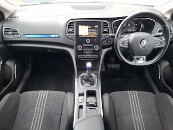 Used Renault Megane 2017 for sale - 76150472: Photo 2