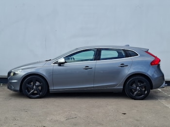 Used Volvo V40 2016 for sale - 79581301: Photo