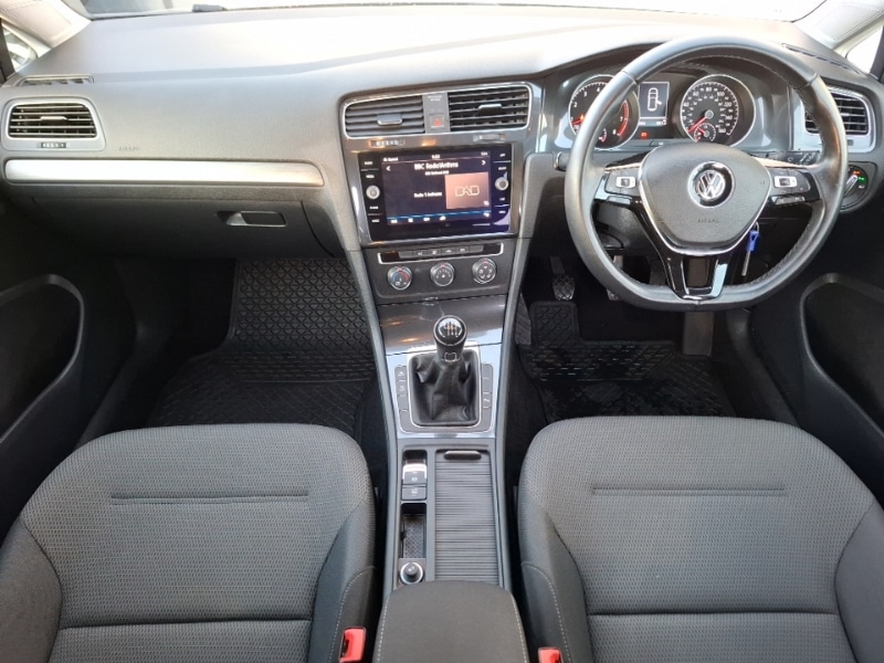 Used Volkswagen Golf 2017 for sale - 76893845: Photo 2