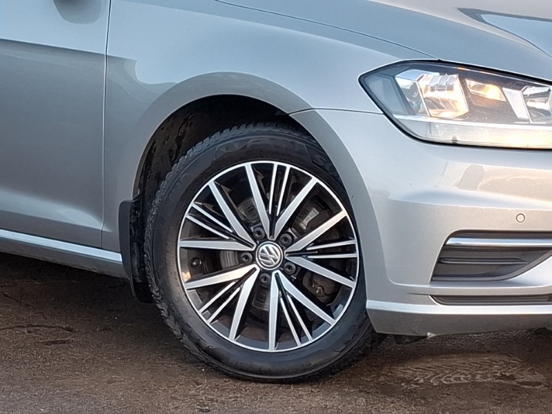 Used Volkswagen Golf 2017 for sale - 76893845: Photo 9