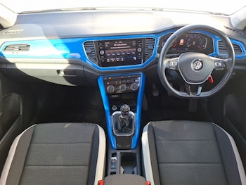 Used Volkswagen T-Roc 2018 for sale - 76053047: Photo 2