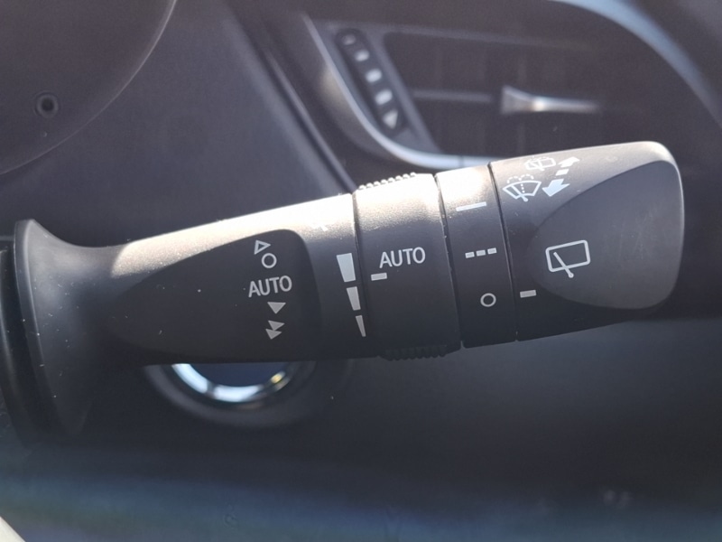 Used Toyota C-HR 2021 for sale - 76365637: Photo 15