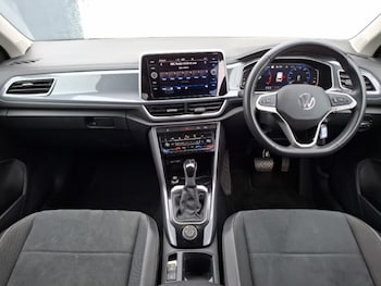 Used Volkswagen T-Roc 2023 for sale - 78312526: Photo