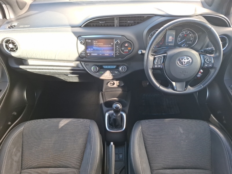 Used Toyota Yaris 2017 for sale - 76311488: Photo 2