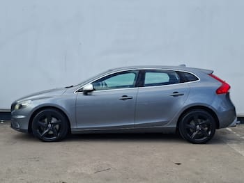 Used Volvo V40 2016 for sale - 79728695: Photo