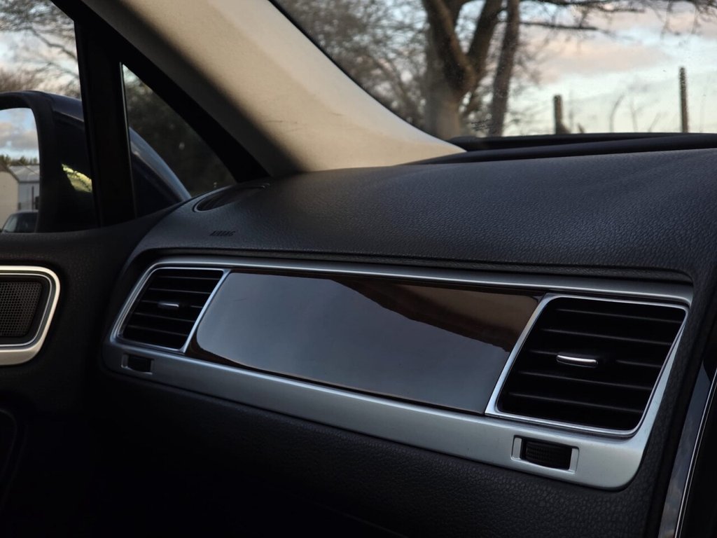 Used Volkswagen Touareg 2015 for sale - 77050807: Photo 17