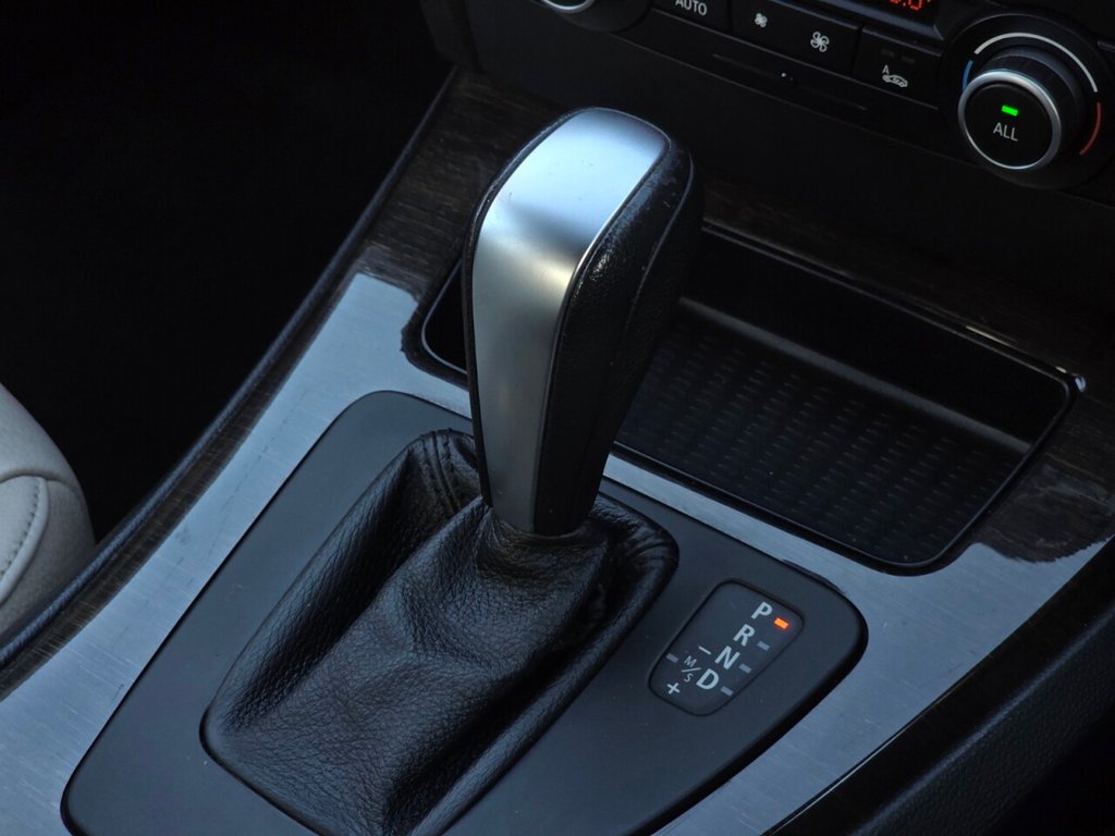 Used BMW 3 Series 2011 for sale - 77236610: Photo 25