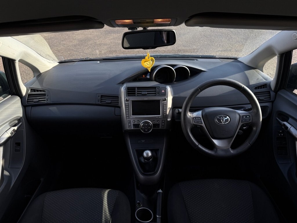 Used Toyota Verso 2010 for sale - 76934524: Photo 12