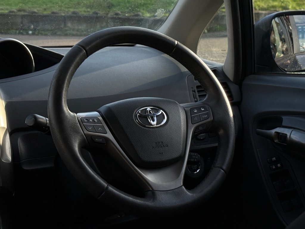 Used Toyota Verso 2010 for sale - 76934524: Photo 15