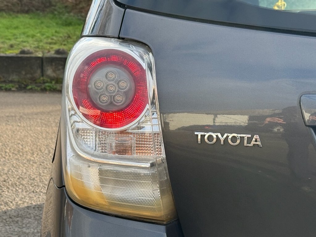 Used Toyota Verso 2010 for sale - 76934524: Photo 35