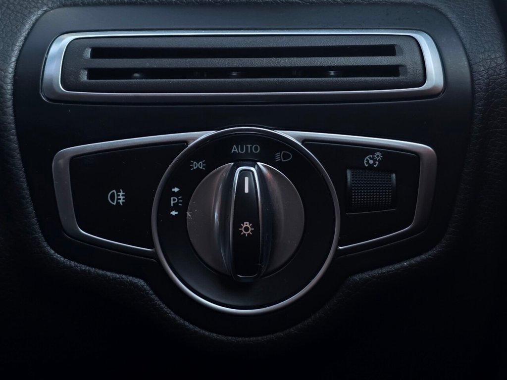 Used Mercedes-Benz GLC 2018 for sale - 77632018: Photo 32