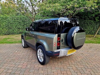 Used Land Rover Defender 90 2022 for sale - 77302167: Photo