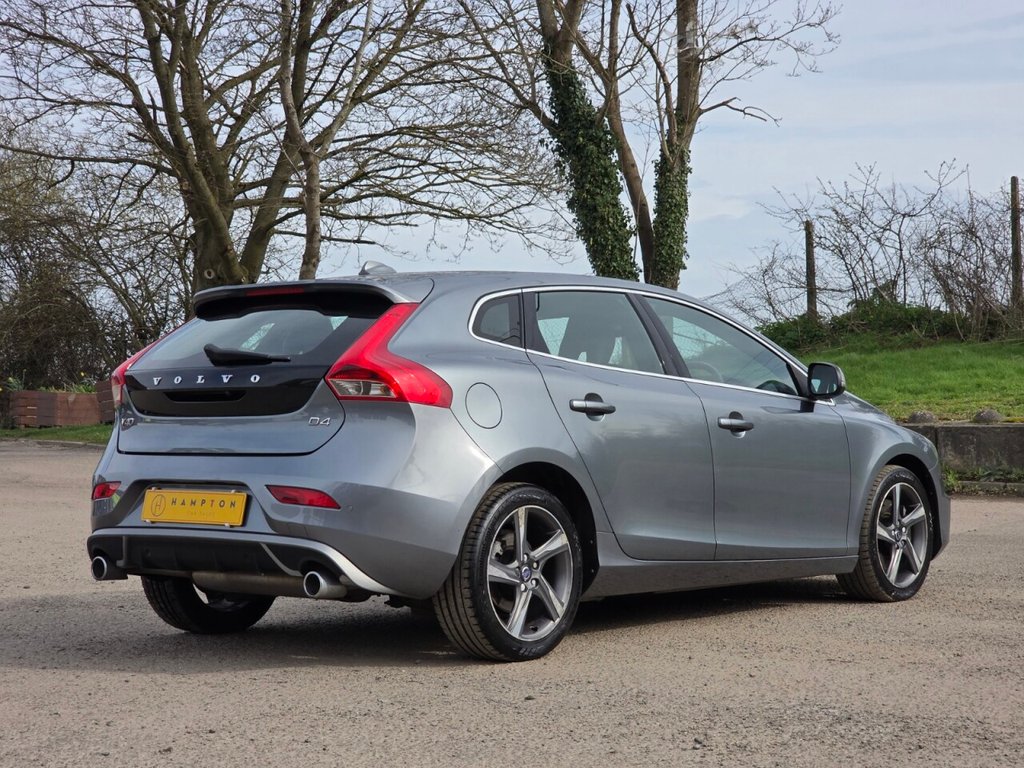 Used Volvo V40 2015 for sale - 77880079: Photo 10