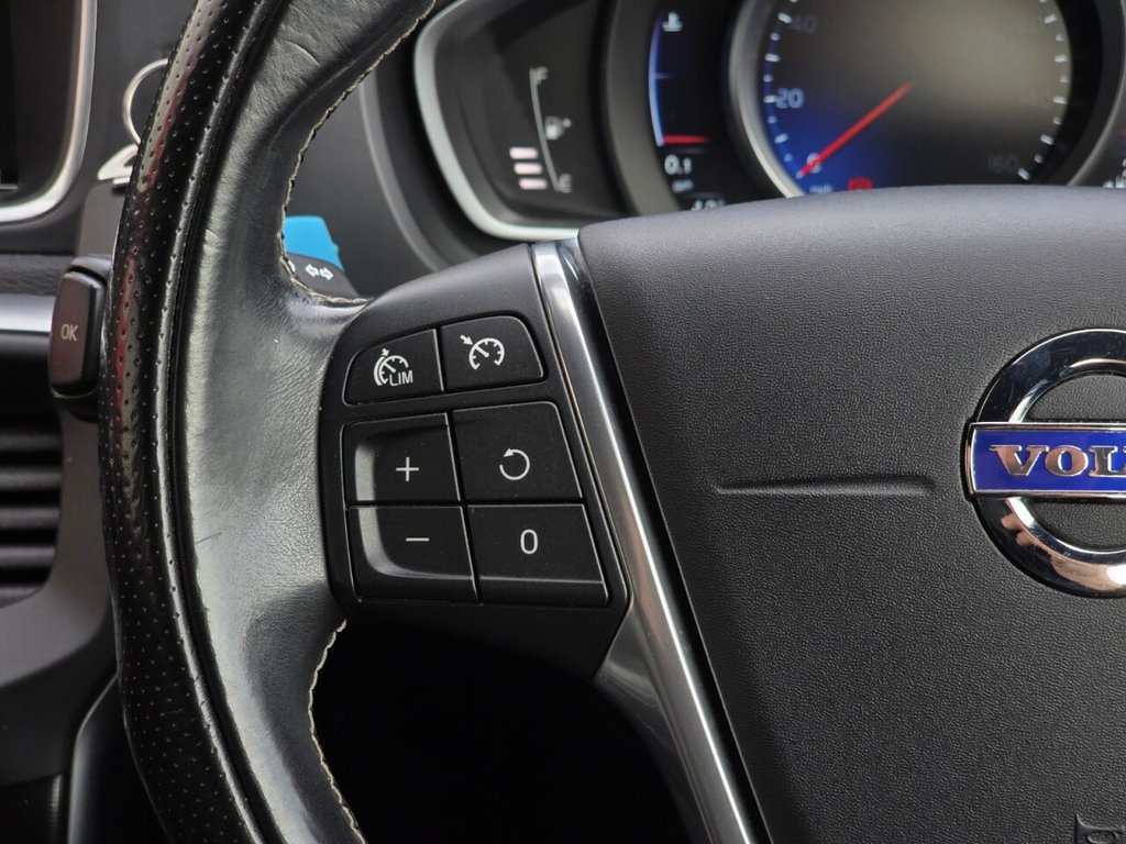 Used Volvo V40 2015 for sale - 77880079: Photo 17