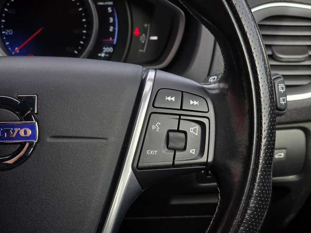 Used Volvo V40 2015 for sale - 77880079: Photo 18