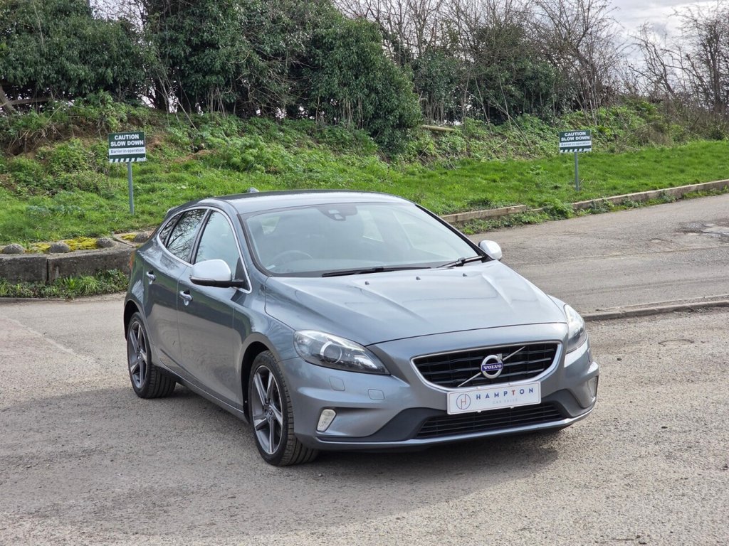 Used Volvo V40 2015 for sale - 77880079: Photo 2