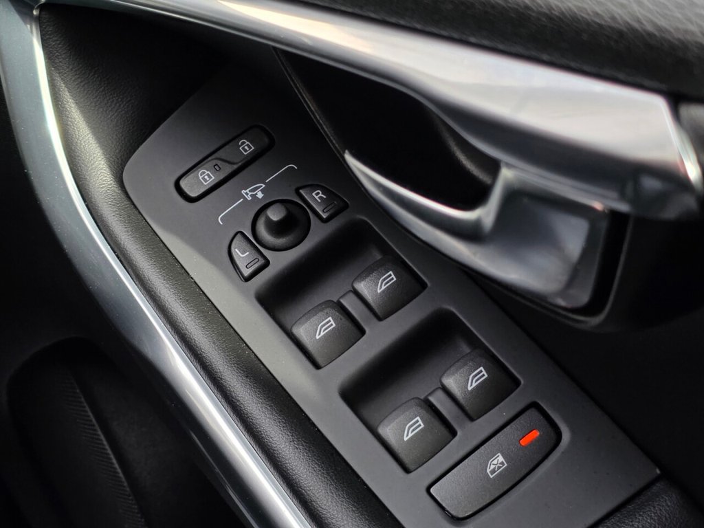 Used Volvo V40 2015 for sale - 77880079: Photo 24