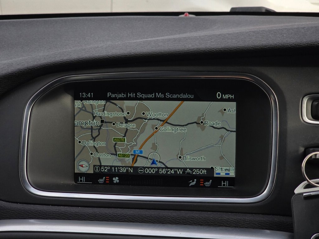 Used Volvo V40 2015 for sale - 77880079: Photo 30