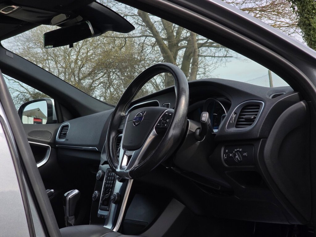 Used Volvo V40 2015 for sale - 77880079: Photo 32