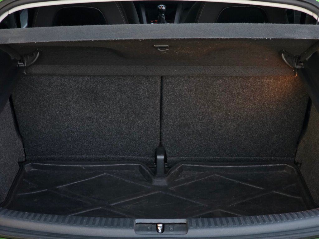 Used Volkswagen Scirocco 2010 for sale - 77313270: Photo 29