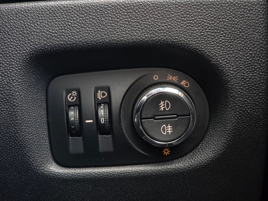 Used Vauxhall Corsa 2010 for sale - 77821512: Photo 17