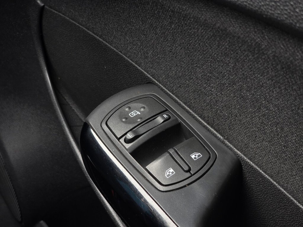 Used Vauxhall Corsa 2010 for sale - 77821512: Photo 18