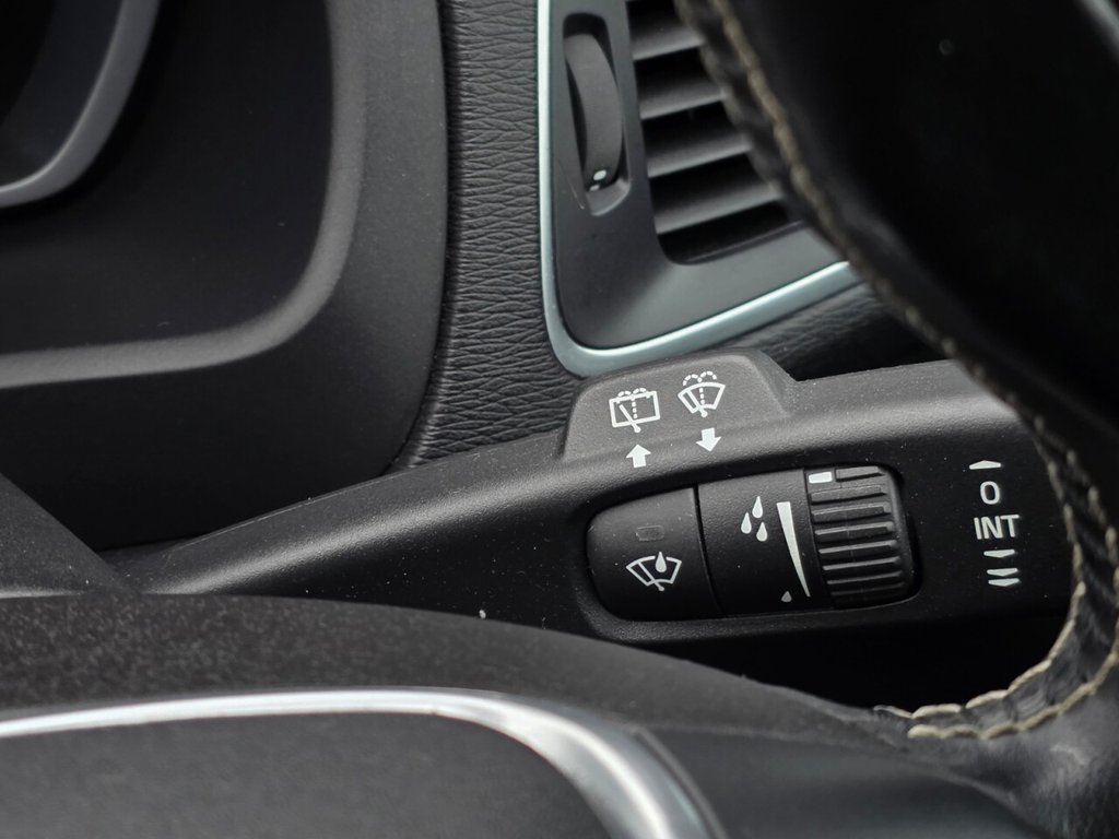 Used Volvo V40 2014 for sale - 77780526: Photo 21