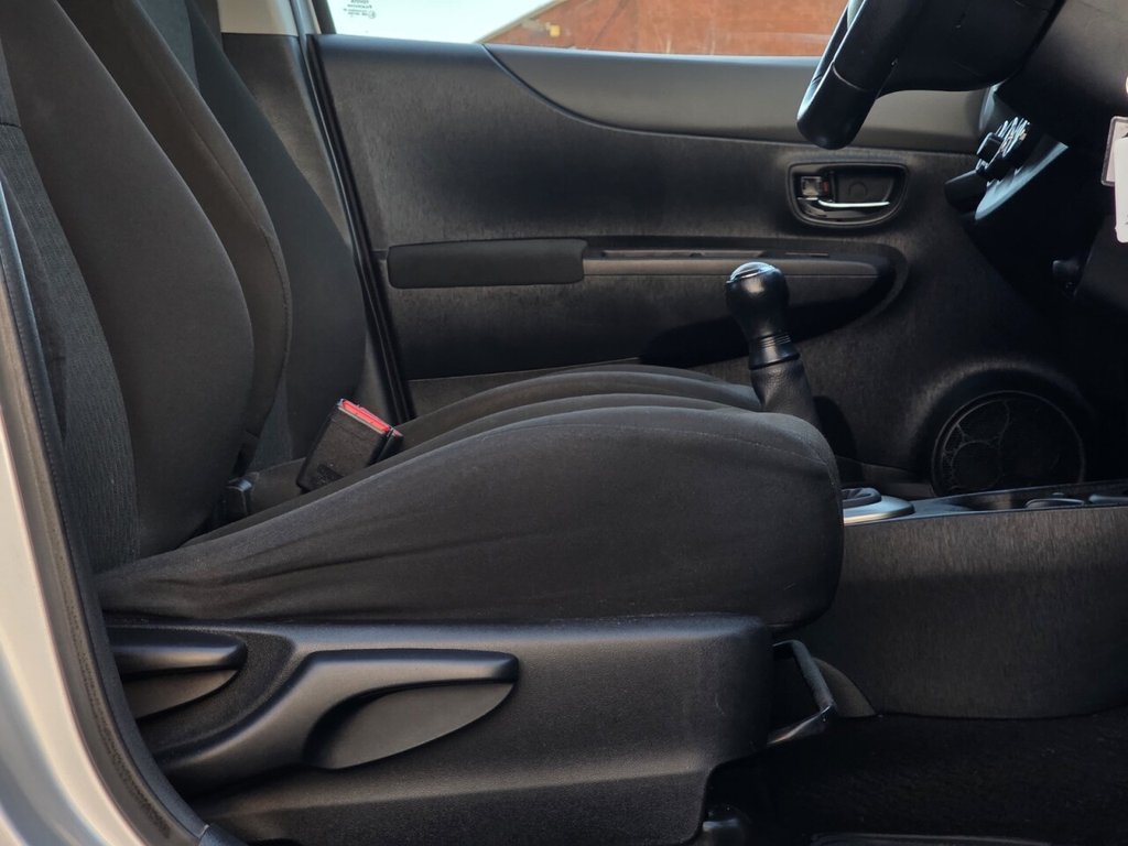 Used Toyota Yaris 2012 for sale - 76820854: Photo 15