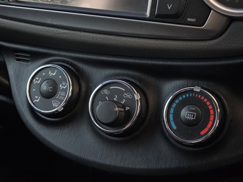 Used Toyota Yaris 2012 for sale - 76820854: Photo 21