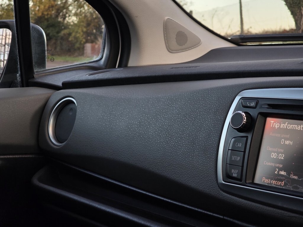 Used Toyota Yaris 2012 for sale - 76820854: Photo 24