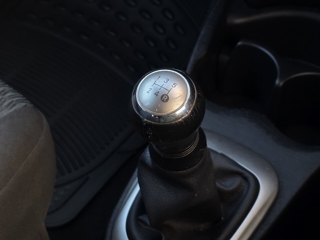 Used Toyota Yaris 2012 for sale - 76820854: Photo 26